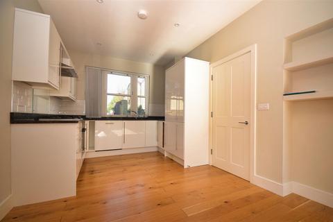 4 bedroom end of terrace house for sale, COASTAL RYDE