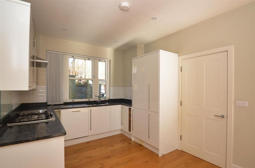 House in Ryde, Oakfield - More