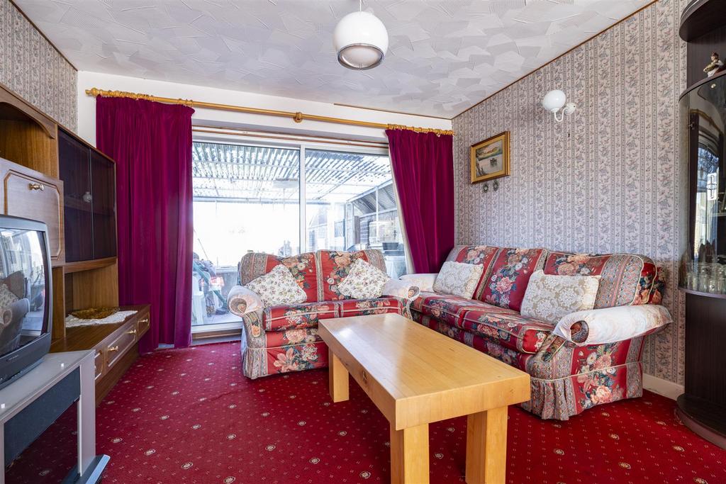 LOUNGE OR DIER 2.jpg