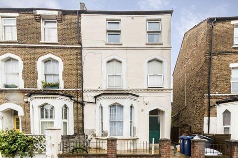 3 bedroom flat to rent, York Road, London W3