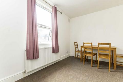3 bedroom flat to rent, York Road, London W3