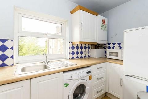 3 bedroom flat to rent, York Road, London W3