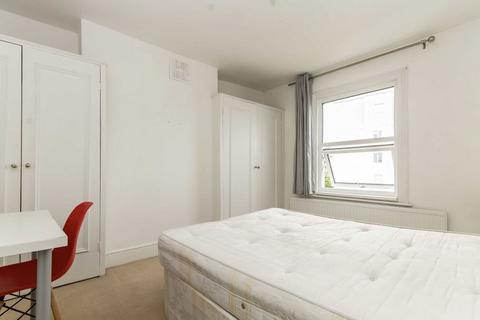 3 bedroom flat to rent, York Road, London W3