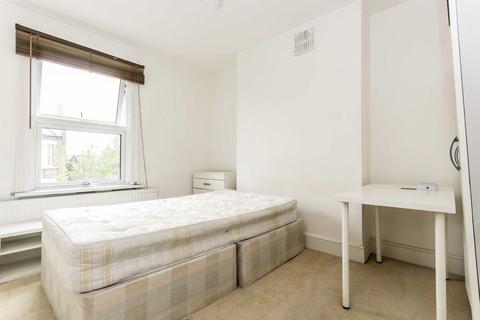 3 bedroom flat to rent, York Road, London W3