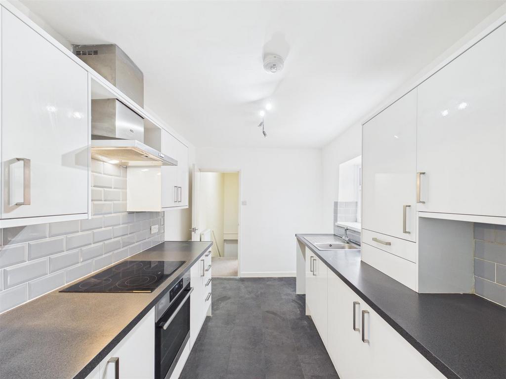 Kitchen 2.jpg