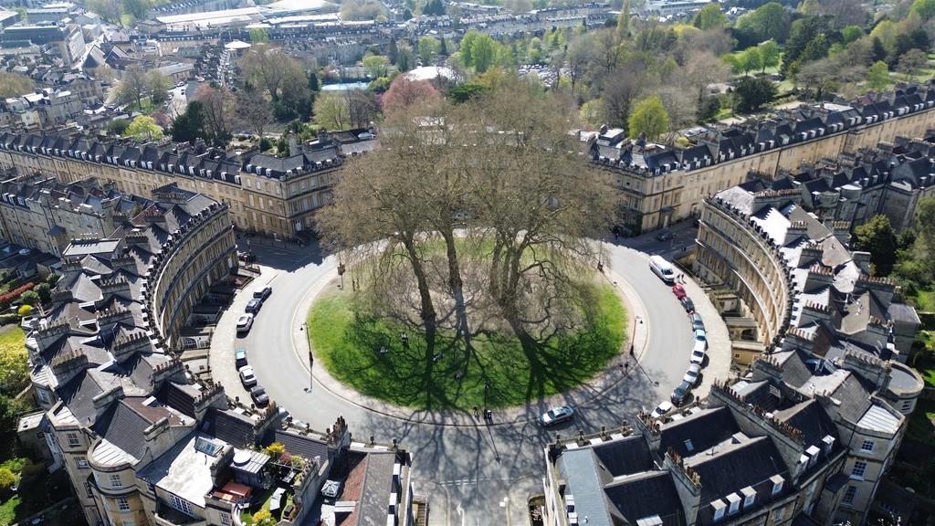 Circus - nearby (BATH)