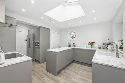 undefined, Markfield Road, Caterham CR3