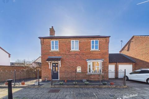 3 bedroom detached house for sale, Rixons Meadow, Aylesbury