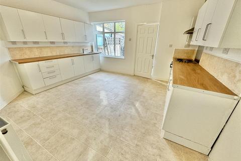 3 bedroom terraced house to rent, Chiltern Road, Dunstable, LU6 1ER