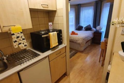 Studio to rent, Saint Pauls Avenue