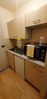 Studio to rent, Saint Pauls Avenue