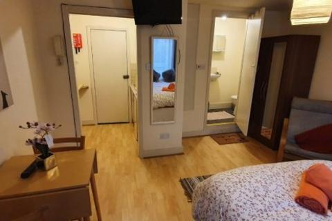 Studio to rent, Saint Pauls Avenue