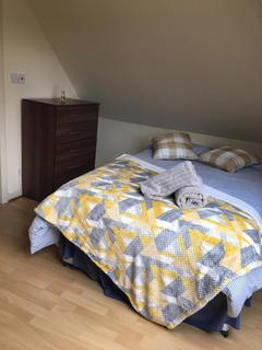 Studio to rent, Chatsworth Road