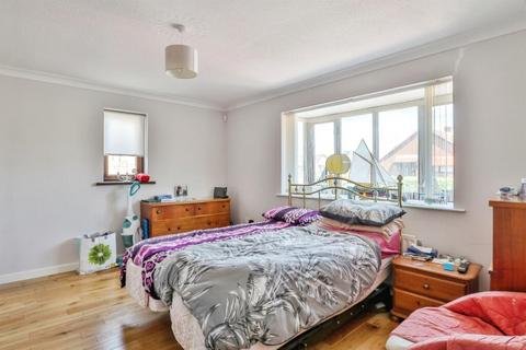 2 bedroom bungalow for sale, Sorrell Way, Christchurch BH23