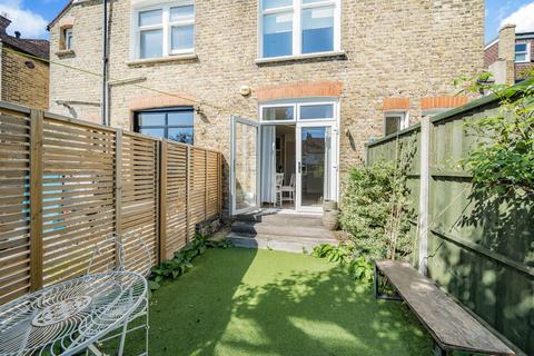 2 bedroom flat to rent, Glencairn Road, Streatham Common, London, SW16