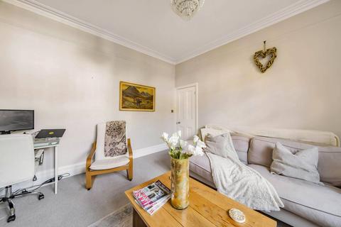 2 bedroom flat to rent, Glencairn Road, Streatham Common, London, SW16