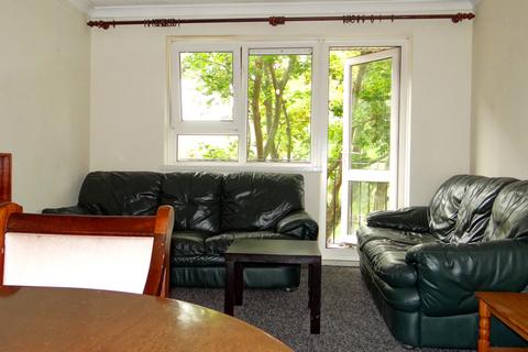 3 bedroom apartment to rent, South Street, Southsea, PO5