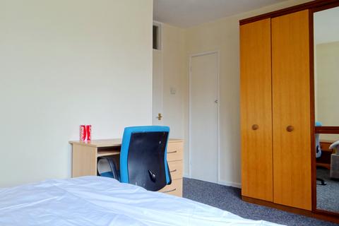 3 bedroom apartment to rent, South Street, Southsea, PO5