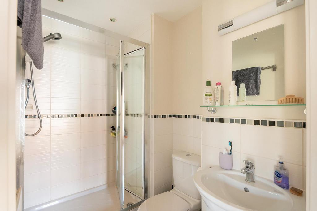 8 B6 SHD - Ensuite A.jpg