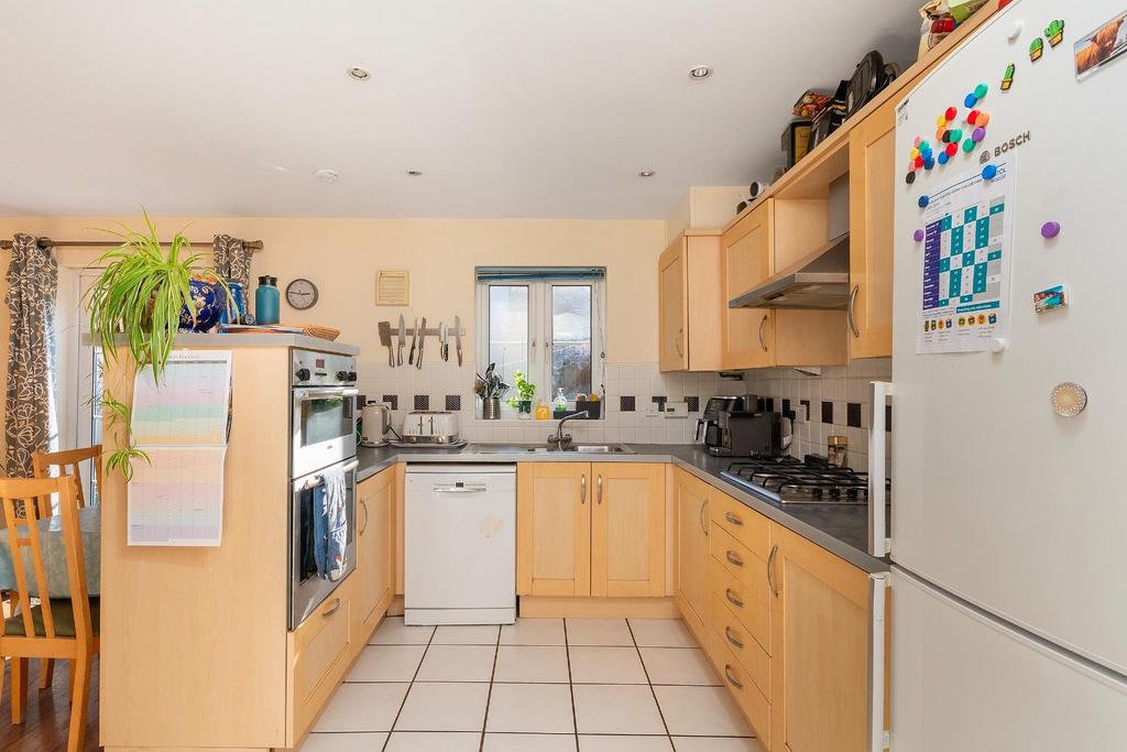 8 B6 SHD - Kitchen Diner D.jpg