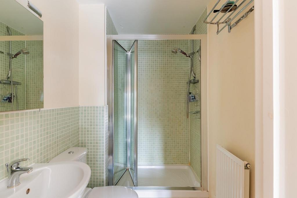 8 B6 SHD - Ensuite B.jpg