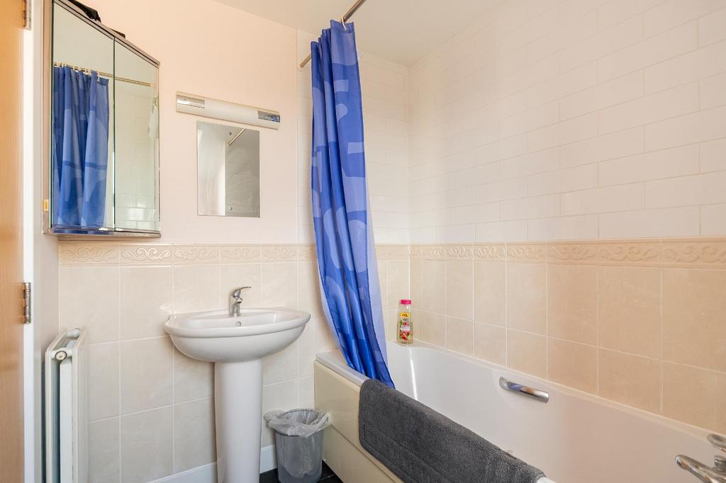 8 B6 SHD - Bathroom A.jpg