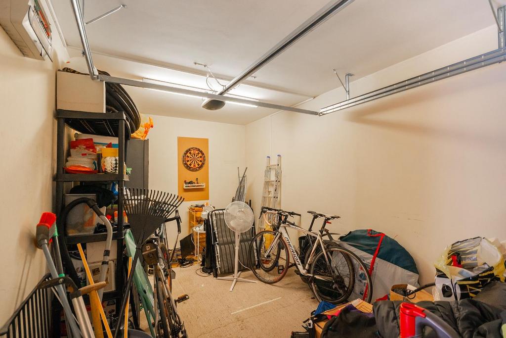 8 B6 SHD - Garage A.jpg
