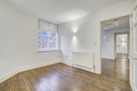 3 bedroom apartment to rent, Queen Anne Street, Marylebone, W1G