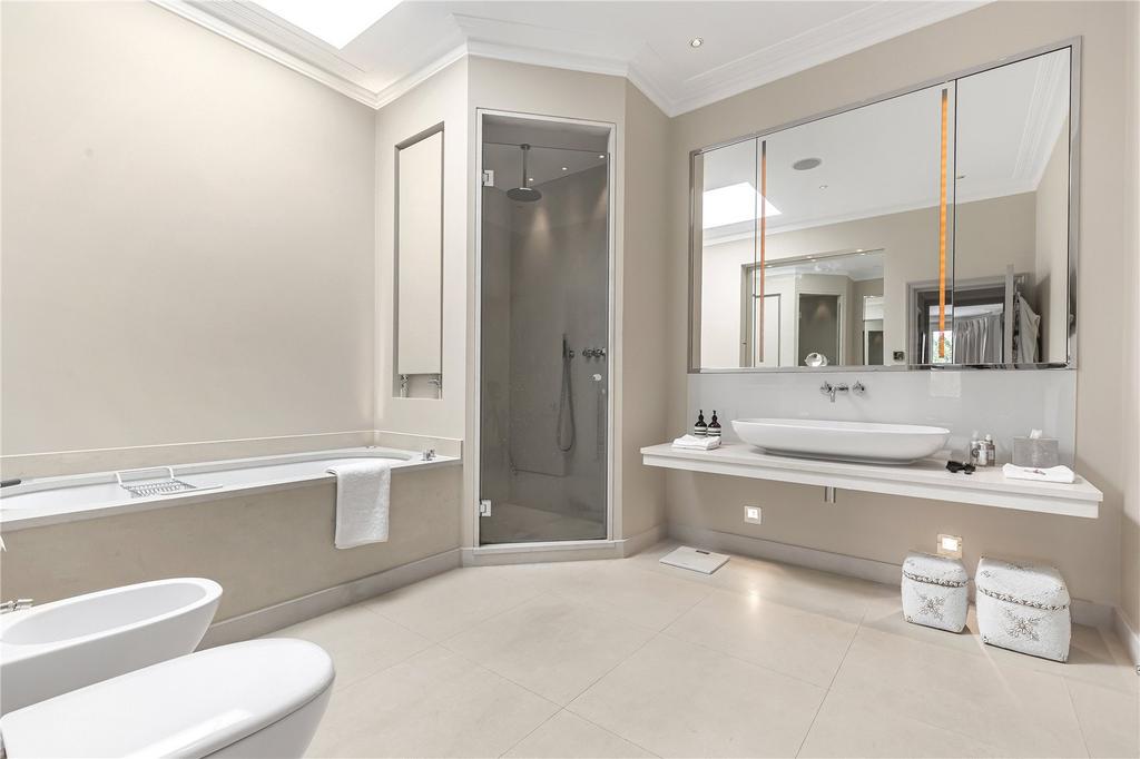 Principal Bathroom