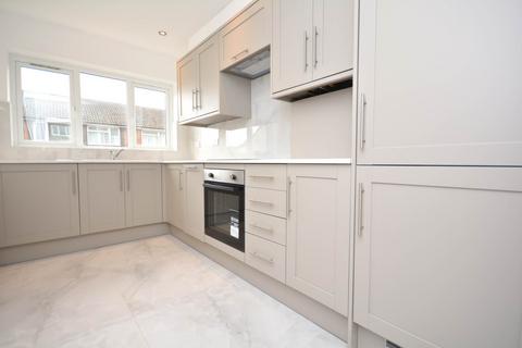 3 bedroom detached house to rent, Woodley Hill, Chesham