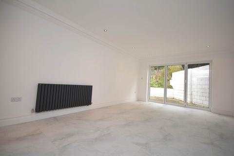 3 bedroom detached house to rent, Woodley Hill, Chesham