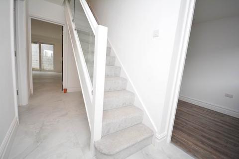 3 bedroom detached house to rent, Woodley Hill, Chesham
