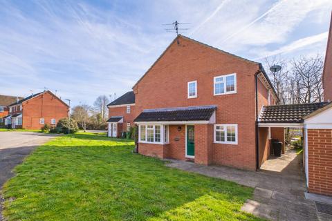2 bedroom terraced house to rent, Thistle Close Chaulden Vale, Hemel Hempstead, HP1