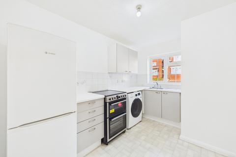 2 bedroom terraced house to rent, Thistle Close Chaulden Vale, Hemel Hempstead, HP1