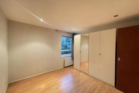 2 bedroom flat to rent, Gressenham Court,  Stanmore,  HA7