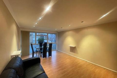 2 bedroom flat to rent, Gressenham Court,  Stanmore,  HA7