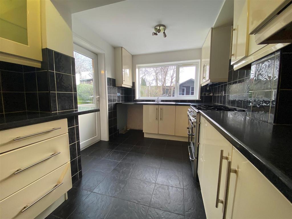 Kitchen 1.jpg