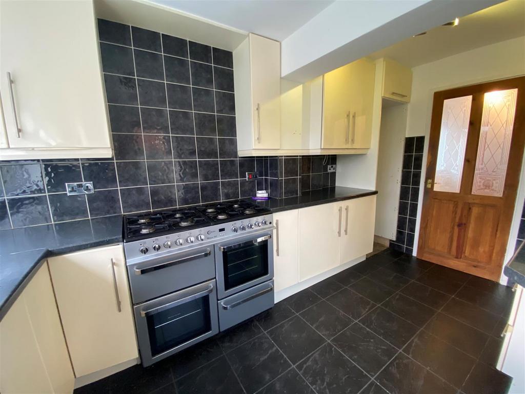 Kitchen 5.jpg