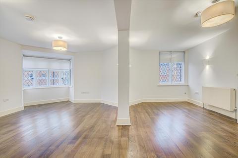3 bedroom flat to rent, Queen Anne Street, Marylebone, London W1G