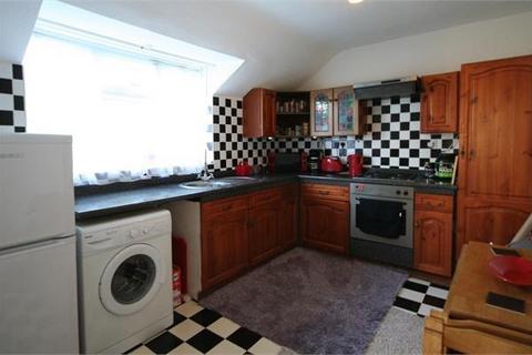 1 bedroom maisonette to rent, Northwood Road, Uxbridge UB9