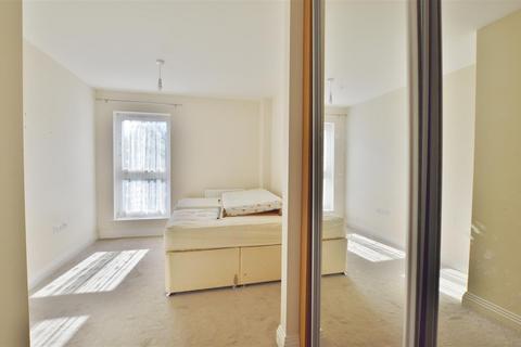 2 bedroom flat for sale, Windsor Road, Slough