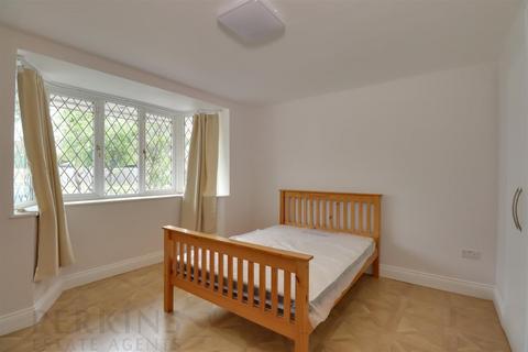 1 bedroom in a house share to rent, Northolt, UB5