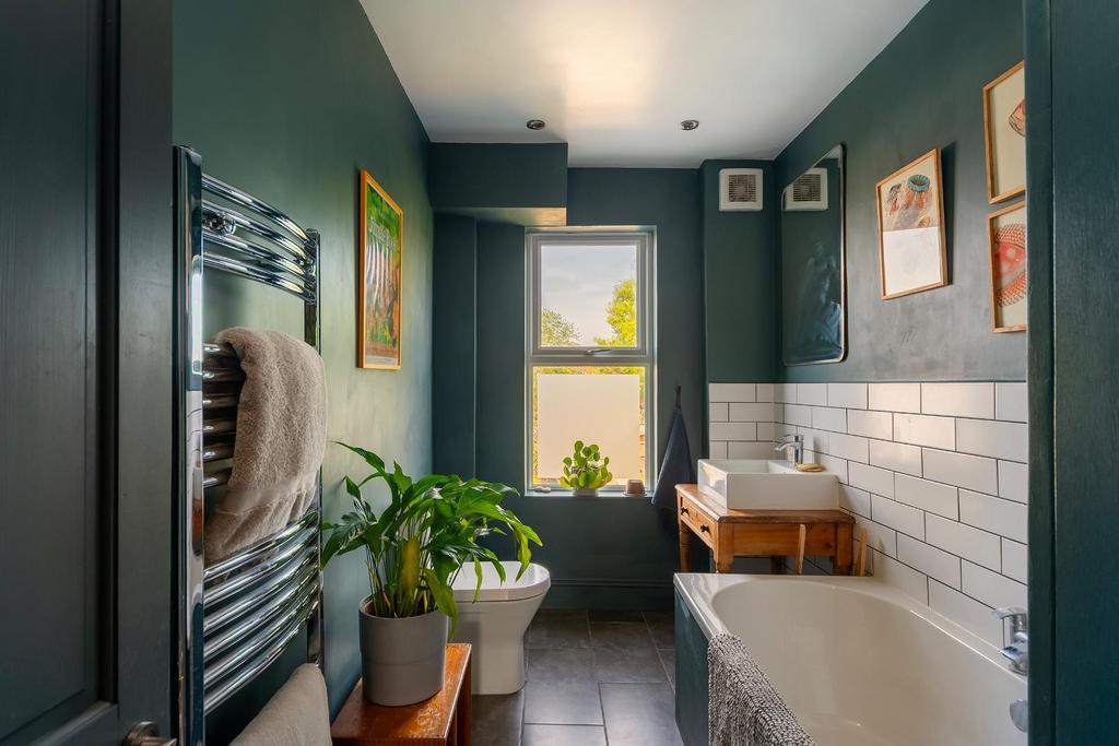 4 U3 SRBN - Bathroom C.jpg