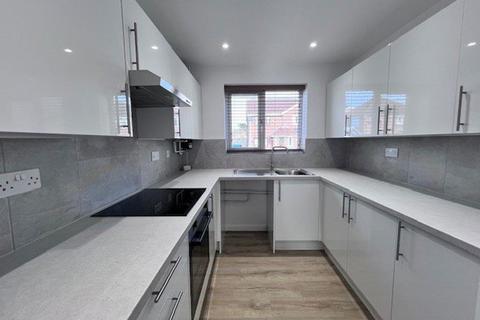 3 bedroom detached house to rent, Wittering Close, Long Eaton, NG10 1PN