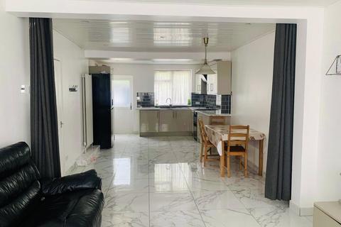 undefined, Connaught Road, Luton LU4