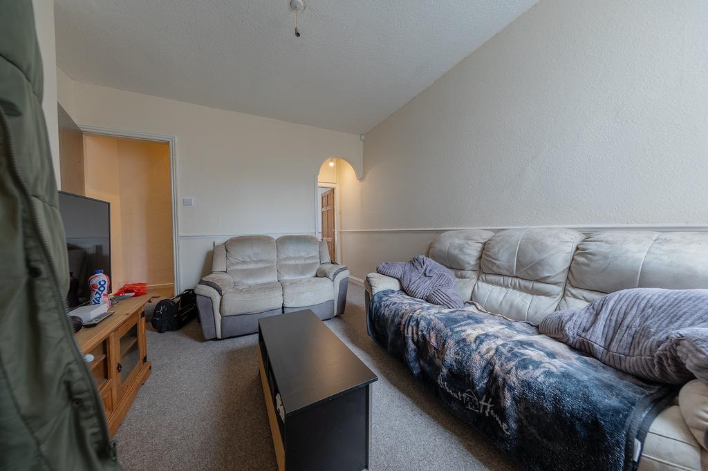 House in Wolverhampton, West Midlands - View 4