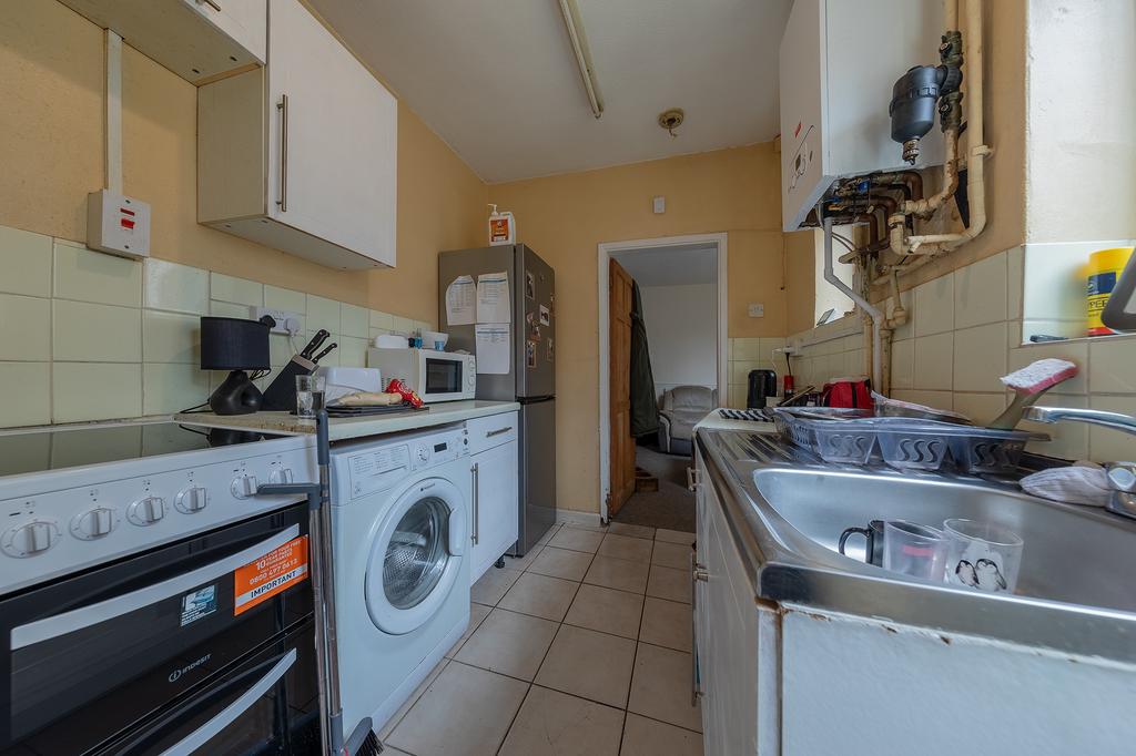House in Wolverhampton, West Midlands - More
