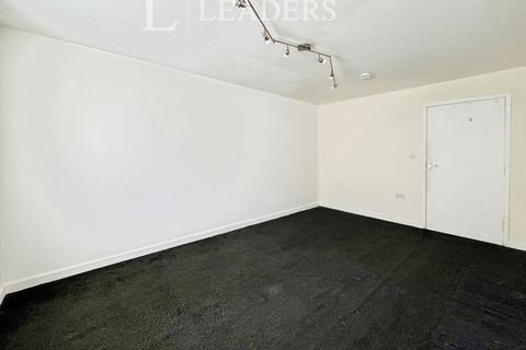 2 bedroom flat to rent, Orwell Road, CO15