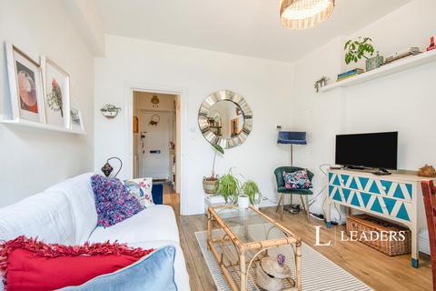 2 bedroom house to rent, Queen Street, Hitchin, Hertfordshire, SG4