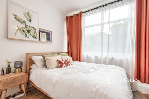2 bedroom house to rent, Queen Street, Hitchin, Hertfordshire, SG4